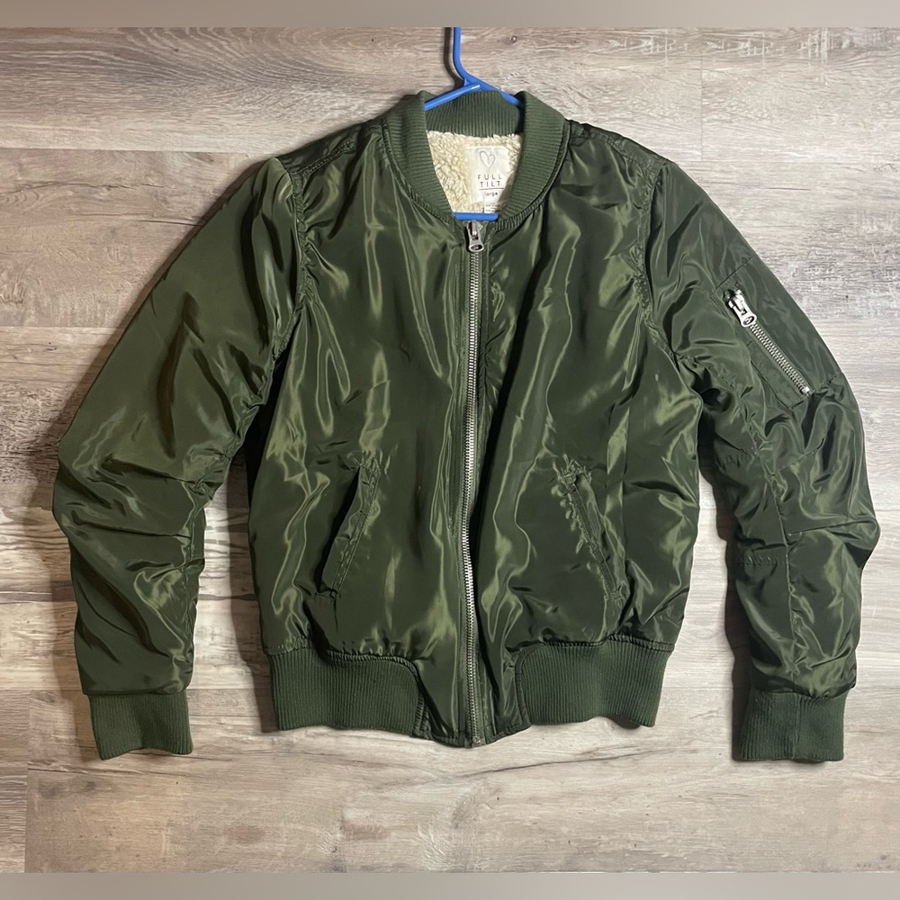 Tilly’s Sherpa lined bomber